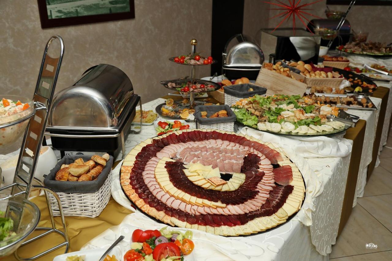 Hotel Jezero 보르 외부 사진