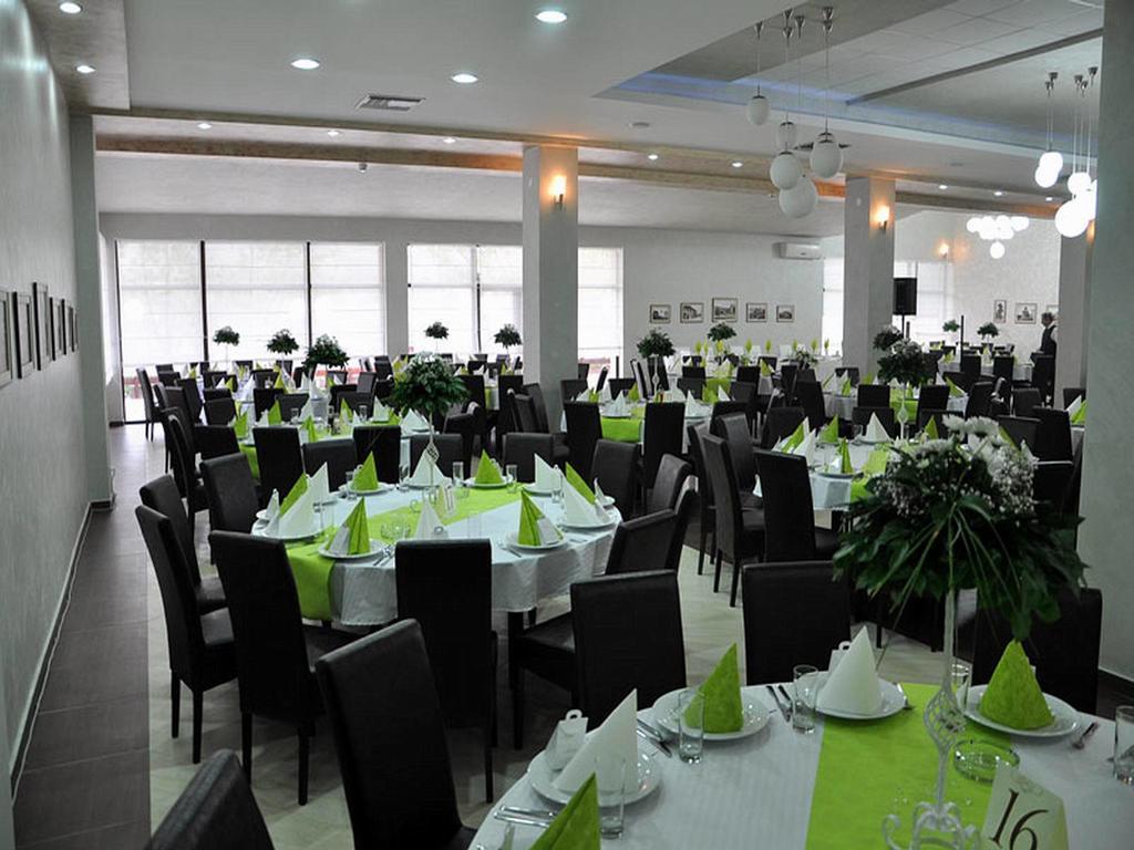 Hotel Jezero 보르 외부 사진