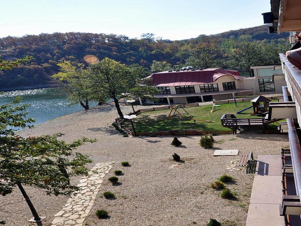 Hotel Jezero 보르 외부 사진