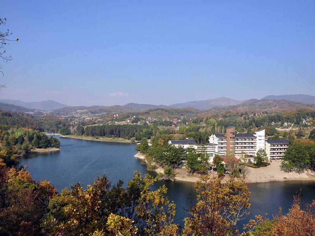 Hotel Jezero 보르 외부 사진